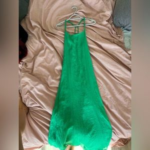 Oak and Fort stunning green dress! Flowy + light with a cute tie up back :)